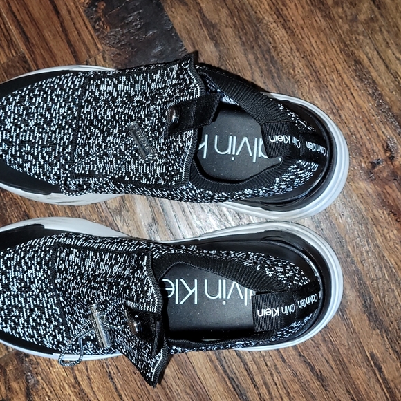 💕CALVIN KLEIN WOMEN'S HUE CRYSTAL STRETCH KNIT/NYLON BLACK FASHION SNEAKERS💕10 - Picture 13 of 17